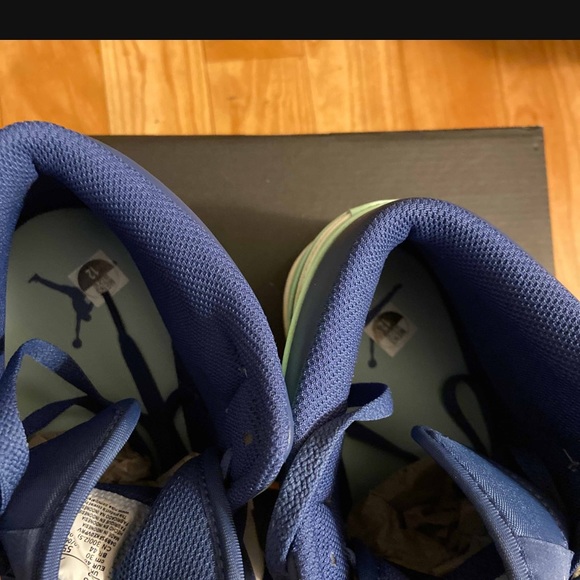 Air Jordan 1 Mid “Blue Mint” - Picture 7 of 11